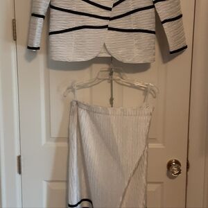 Giovanna Signature White and Black Textured Skirt Suit